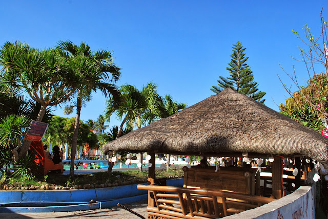 Swimming pool in Villa del Prado beach resort