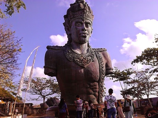 Kisah Garuda Paksi Raja Hibur Wisatawan di GWK