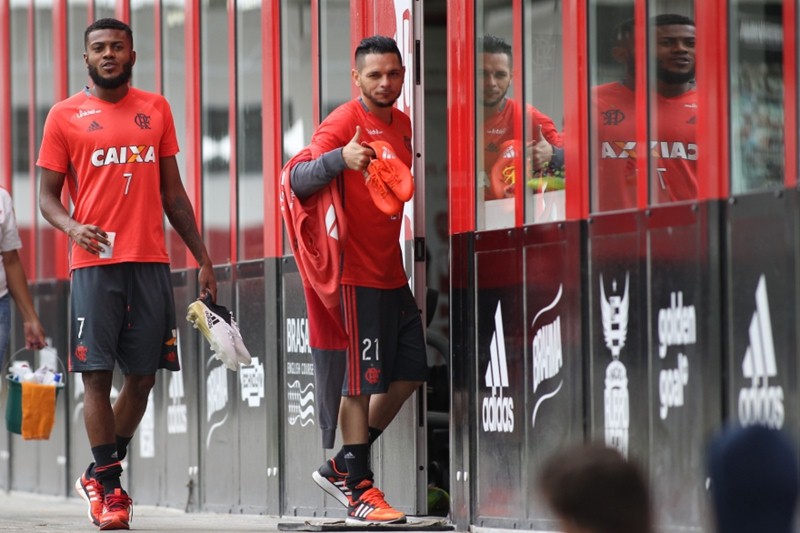 Flamengo paga bicho de R 10 mil a cada jogador por vitória