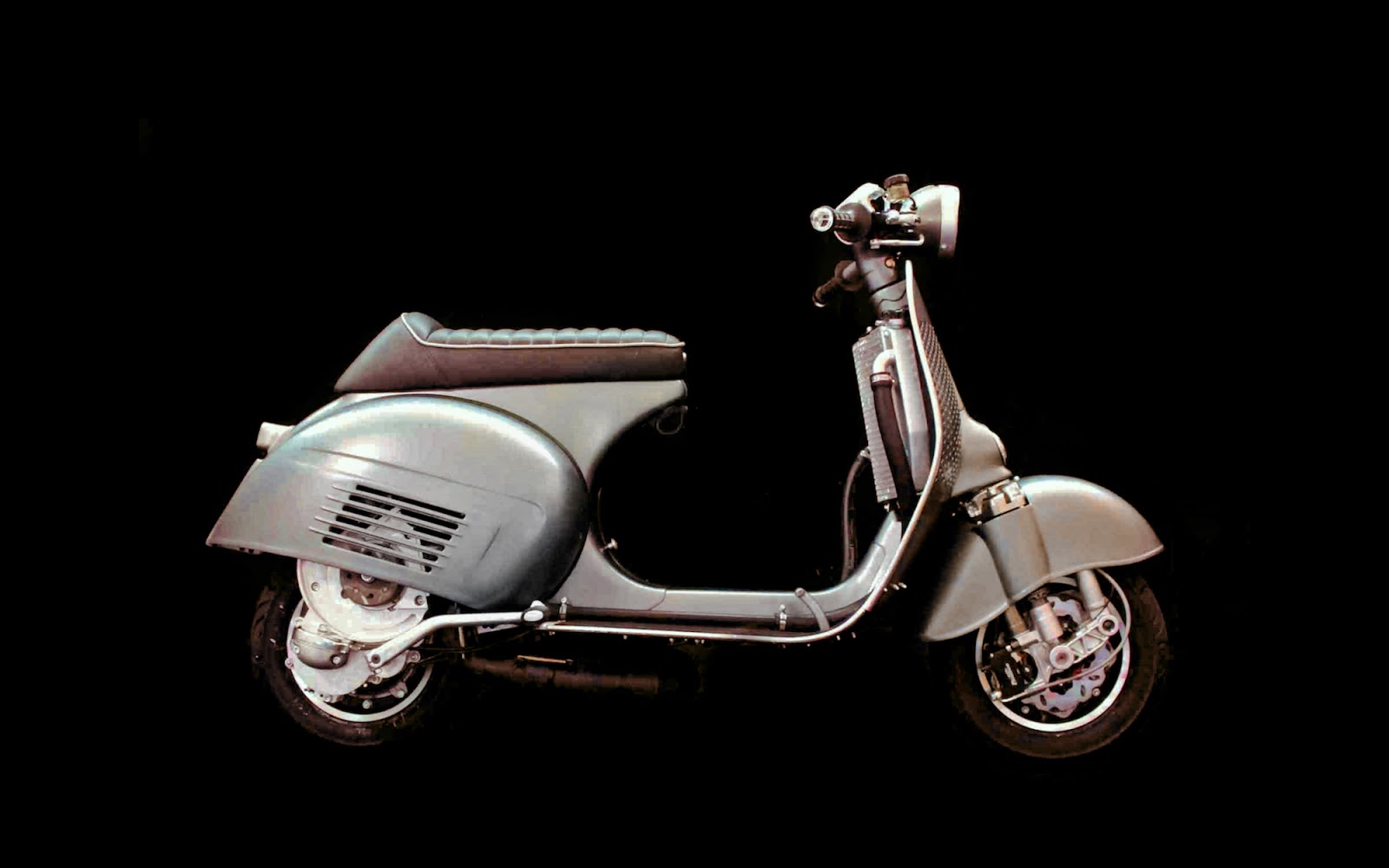 Liquid cooled bespoke Vespa Inazuma café racer