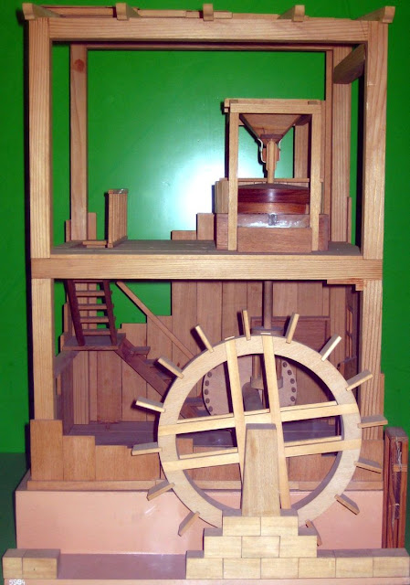 Модель водяной мельницы, описанной Витрувием