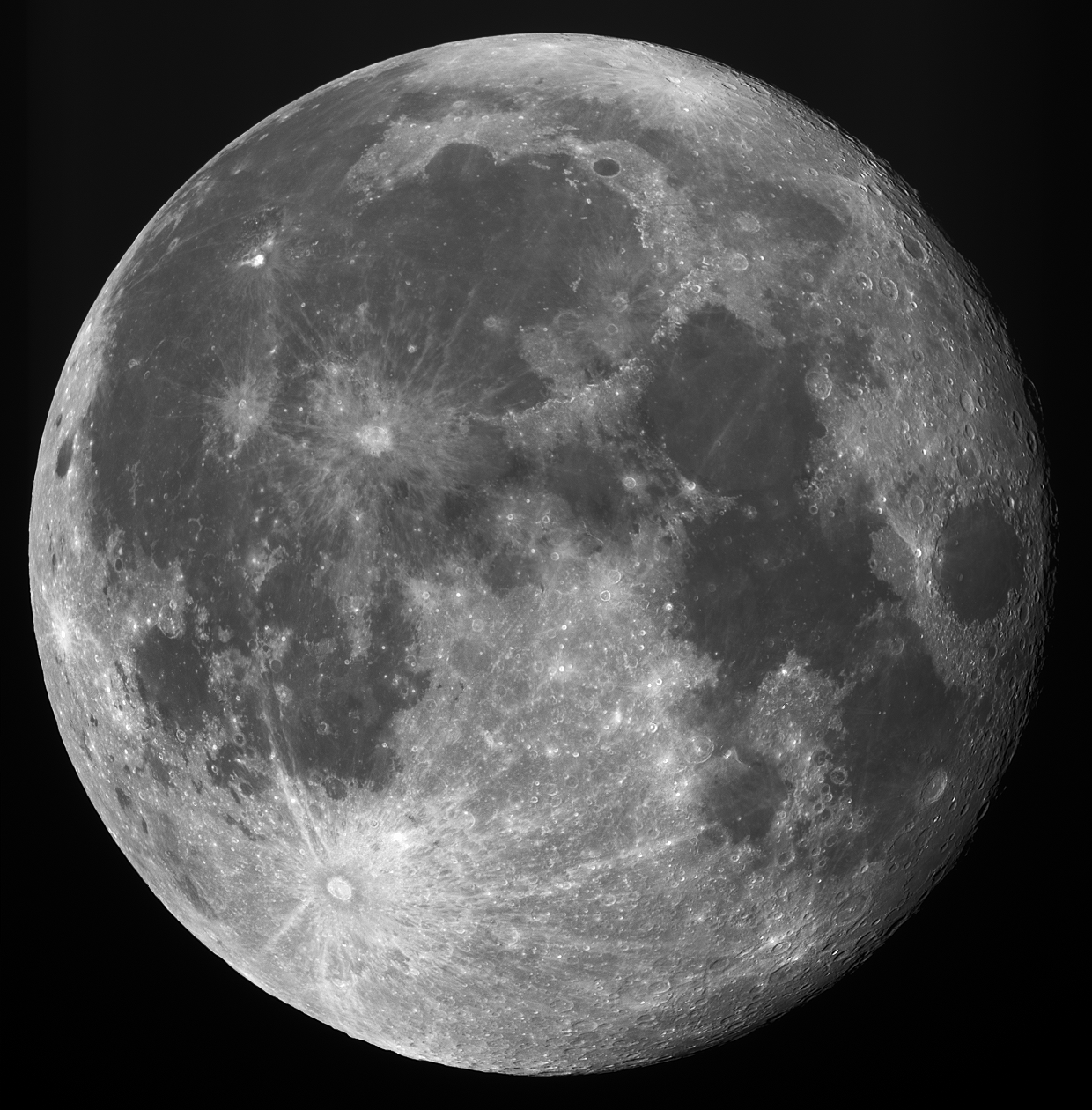 Самая сильная луна. Сильная Луна. Первая сильнейшая Луна. Луна сильно отдалилась.