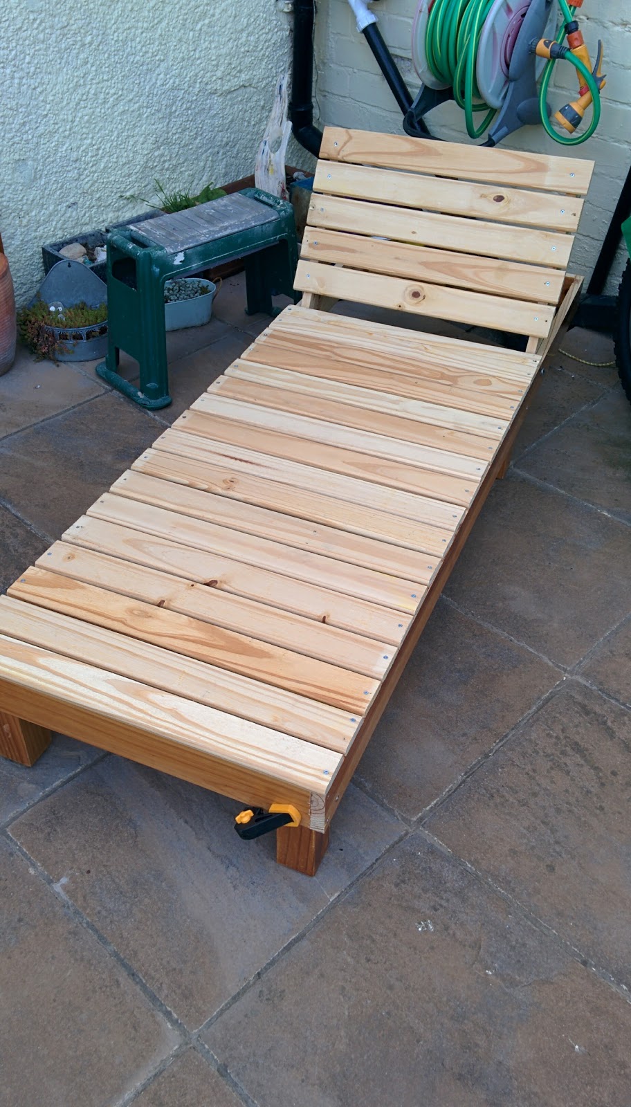 Makestuffathome Sun lounger DIY from old bed.