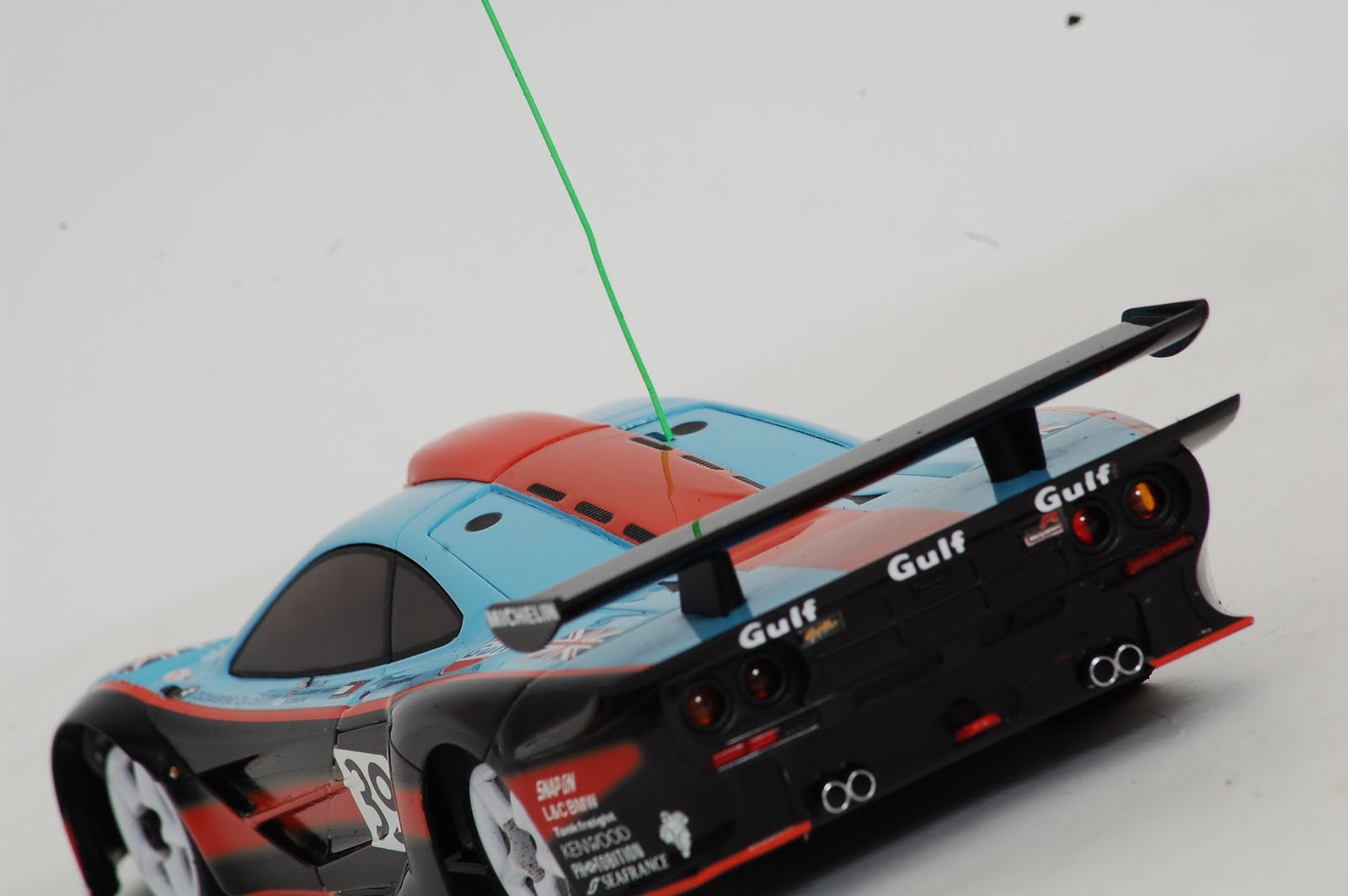 Colección Kyosho 1/64 McLaren F1 GTR. No.39 Gulf Racing LM 1997