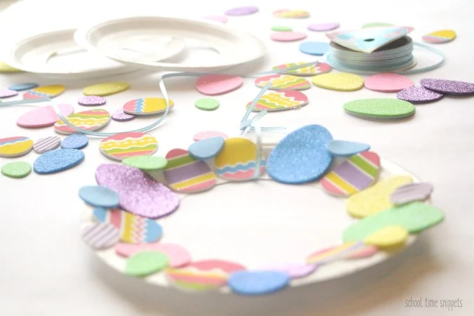 PAPER PLATE WREATH PRESCHOOLERS CAN MAKE FOR EASTER