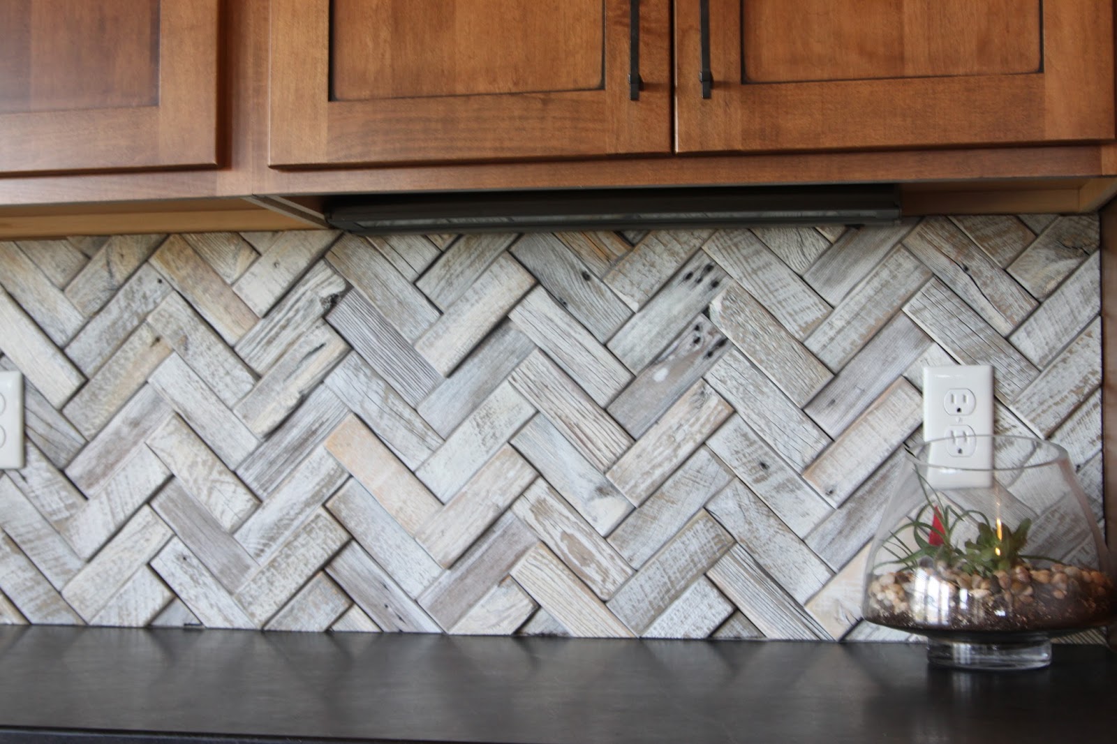 Paper Blog: Reclaimed Wood As A Backsplash - Paper Blog: Reclaimed Wood As A Backsplash