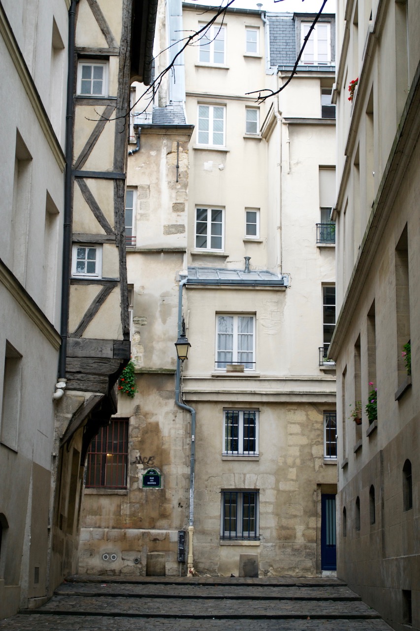 Paris: a peek inside the charming 4th · Lisa Hjalt