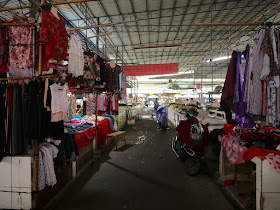 clothes for sale at Nanqiao Market in Yulin (玉林南桥市场)