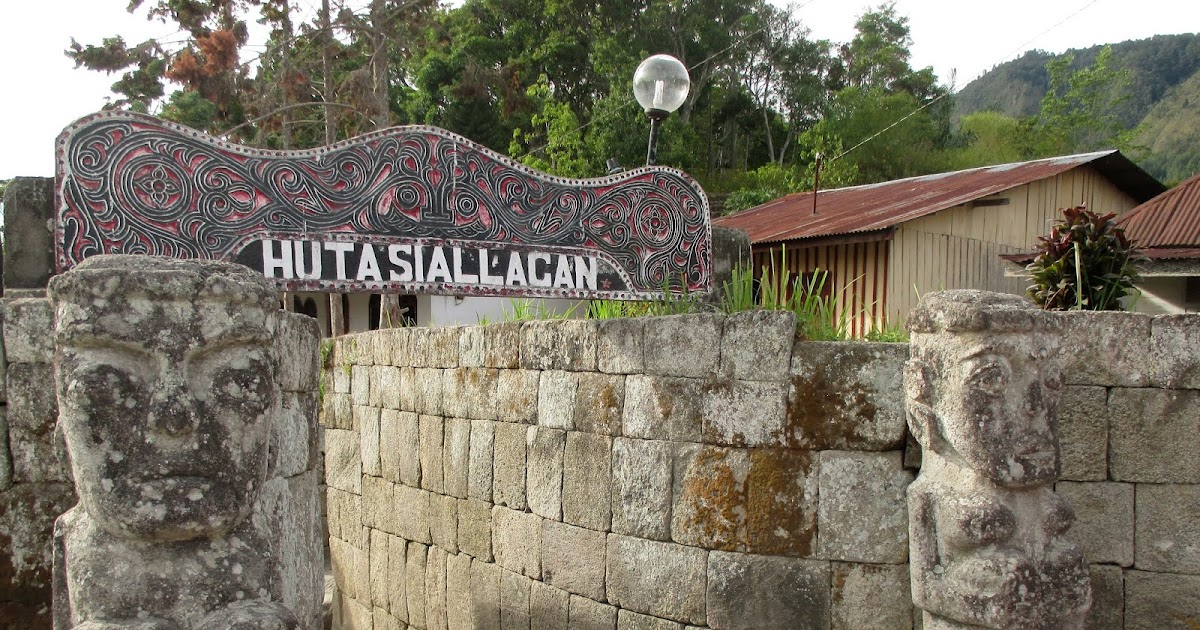 Batu Kursi Raja Siallagan, Wisata Seram di Pulau Samosir
