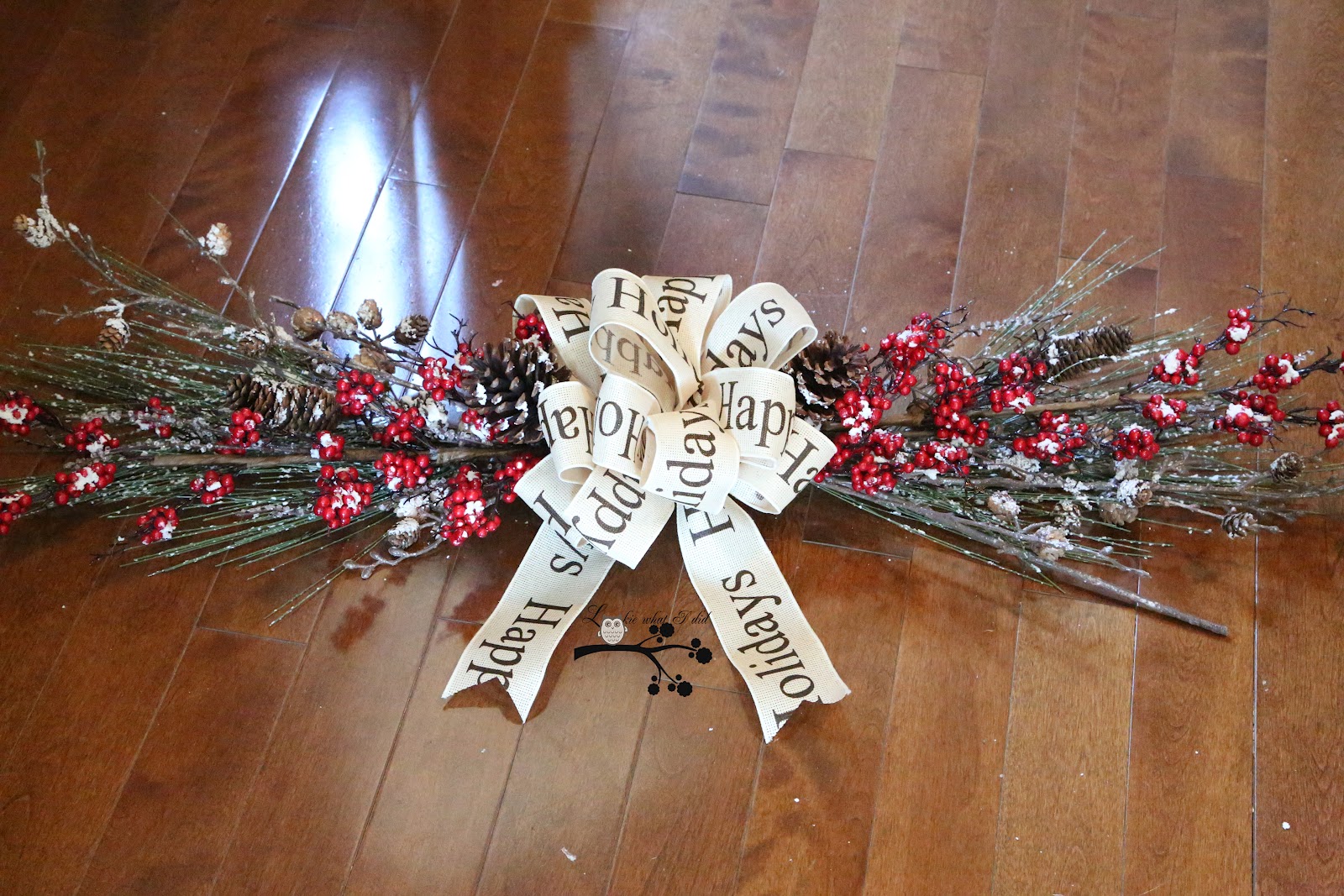 Red Hen Home Christmas in JulyLattice Christmas Card Display