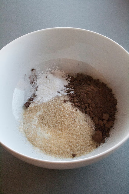 Muffin per San Valentino al cioccolato e amaretti step 1