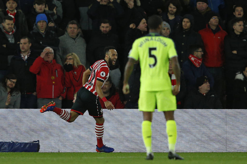Nathan Redmond marcou o único gol do jogo, mas perdeu chances incríveis também (Foto: AFP PHOTO / Adrian DENNIS) Nathan Redmond marcou o único gol do jogo, mas perdeu chances incríveis também (Foto: AFP PHOTO / Adrian DENNIS)