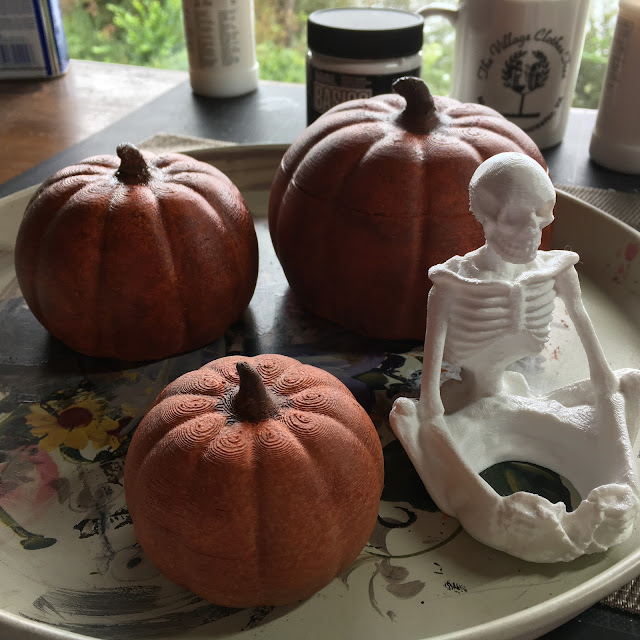 3D printed pumpkins and skeleton votive via foobella.blogspot.com