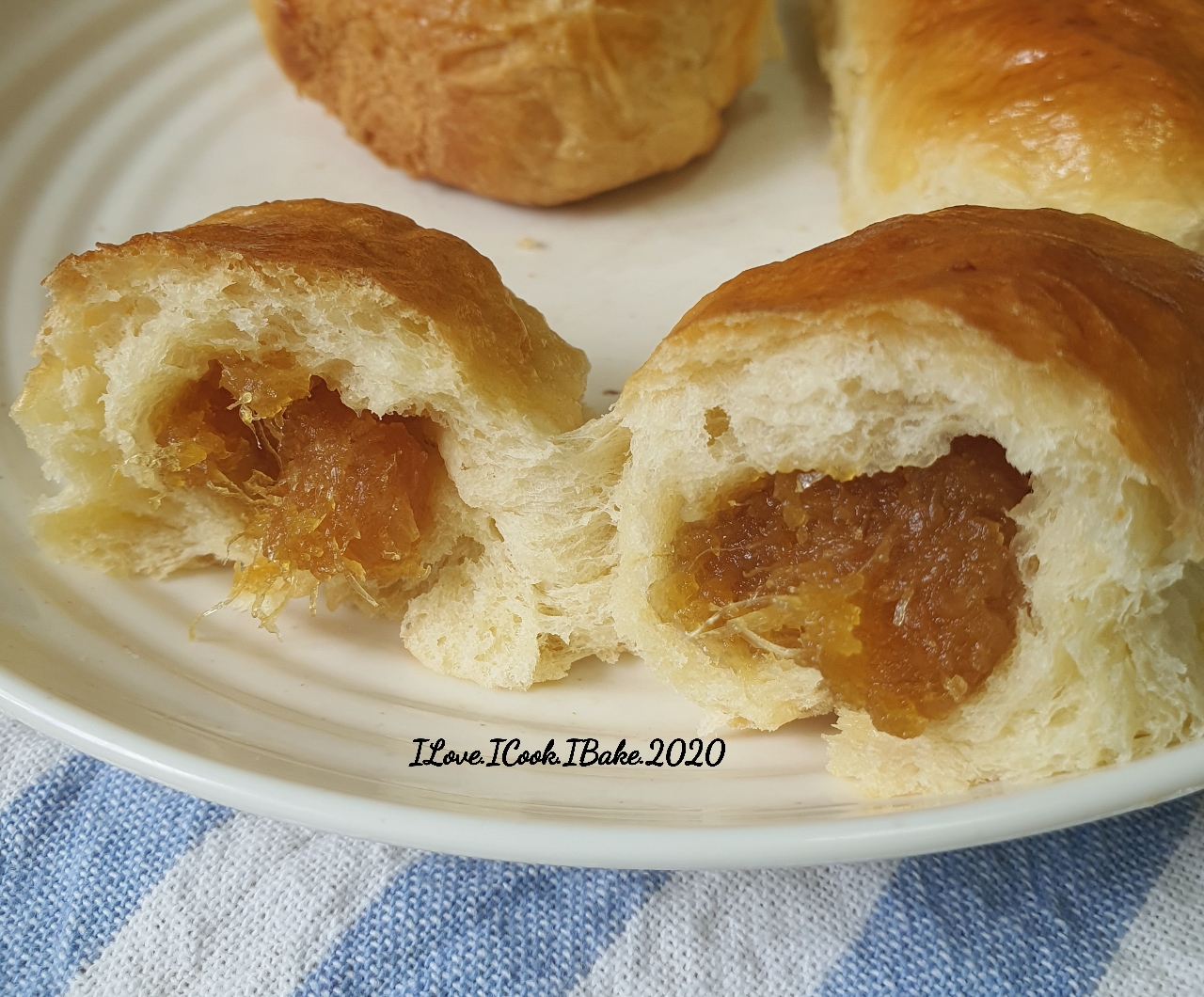 I Love. I Cook. I Bake. Pineapple Jam Buns