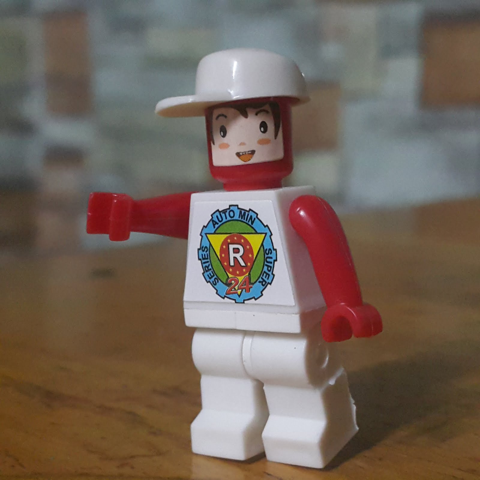 FEATURED MINIFIG