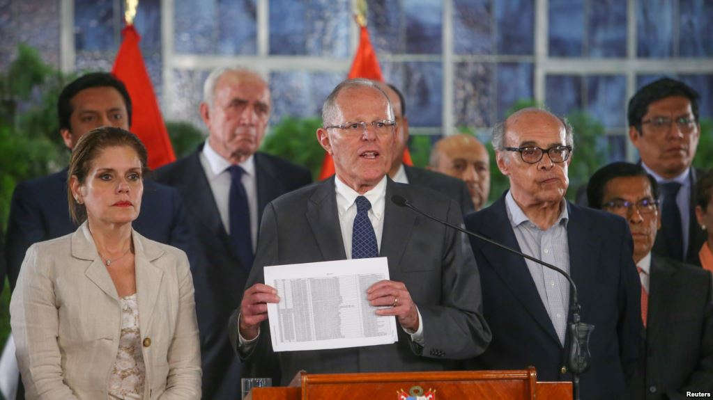 Kuczynski dijo que no va a abdicar a sus responsabilidades como presidente