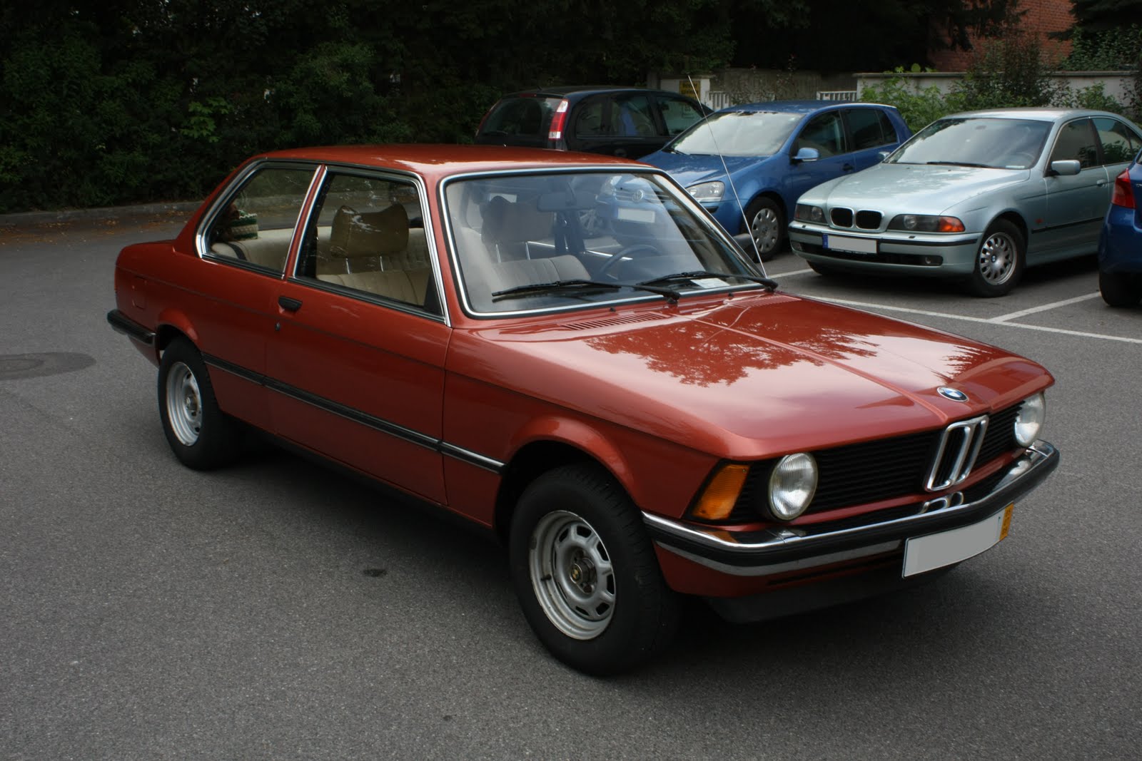 Legendary cars: BMW 3 E21 (1975-1983)
