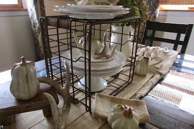 Pallets, Pumpkins and Antlers in a Rustic Tablescape