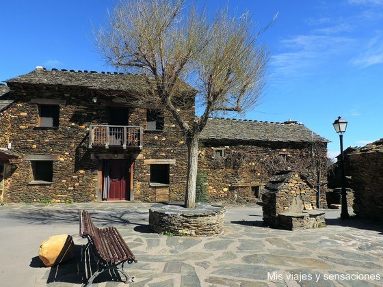 Roblelacasa, arquitectura negra, Guadalajara