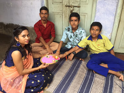 's wrist, AnjNewsMedia RakshaBandhan: बहनों ने भाई की कलाई पर बांधी राखी, Sisters Tie Rakhi on Brother's wrist, AnjNewsMedia