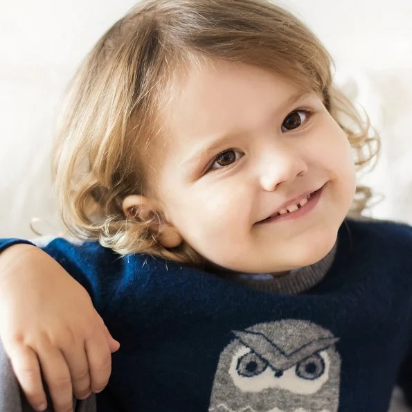 Prince Alexander wearing a blue sweater by Jacadi Paris. Jacadi Paris cashmere owl sweater. Prince Carl Philip and Princess Sofia