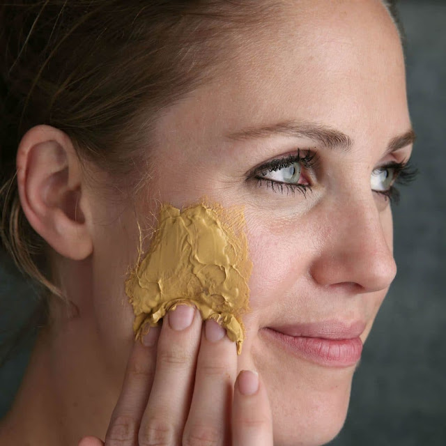 Comment préparer un masque revitalisant de curcuma, huile de coco et citron?