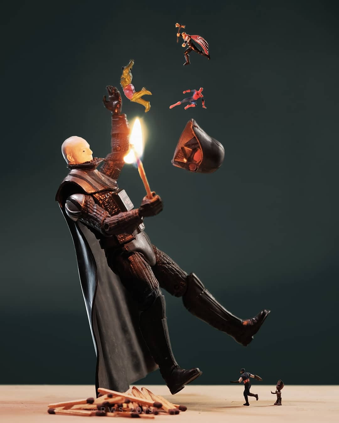 Menggabungkan Miniatur Figur Dengan Action Figure Dalam Sebuah