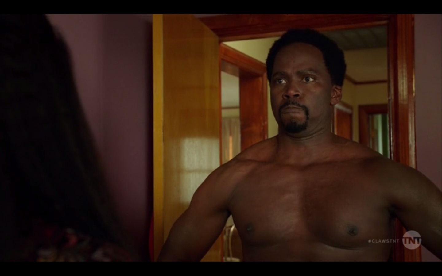 Claws 1x07 - Harold Perrineau Jr & Naked Extras.