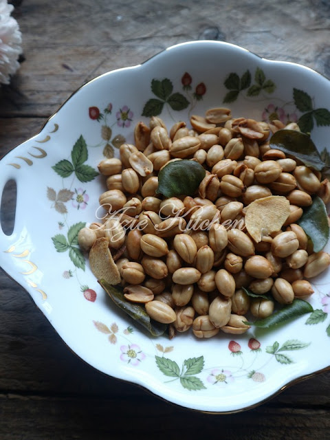 Kacang Tanah Goreng Dengan Bawang Putih