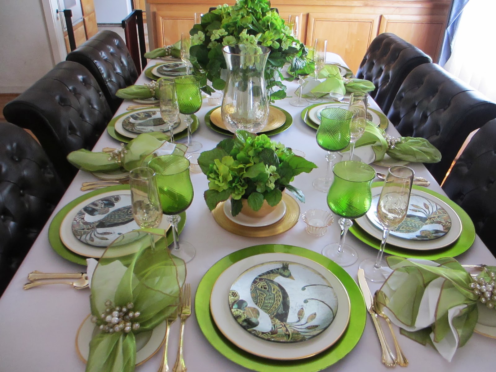 The Guest Metallic Green Charger Tablescape
