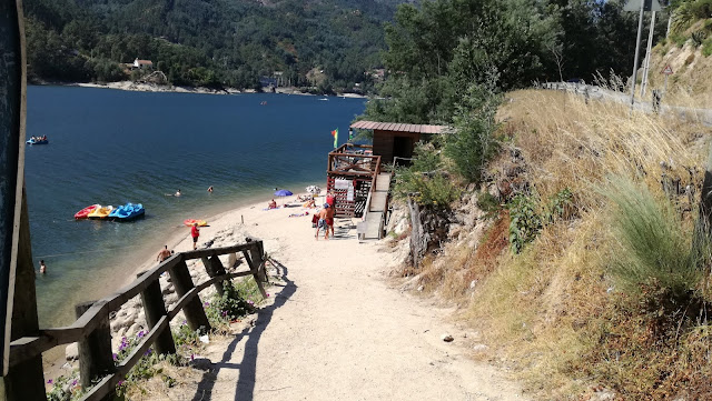 Entrada da praia fluvial da Ilha do Gerês