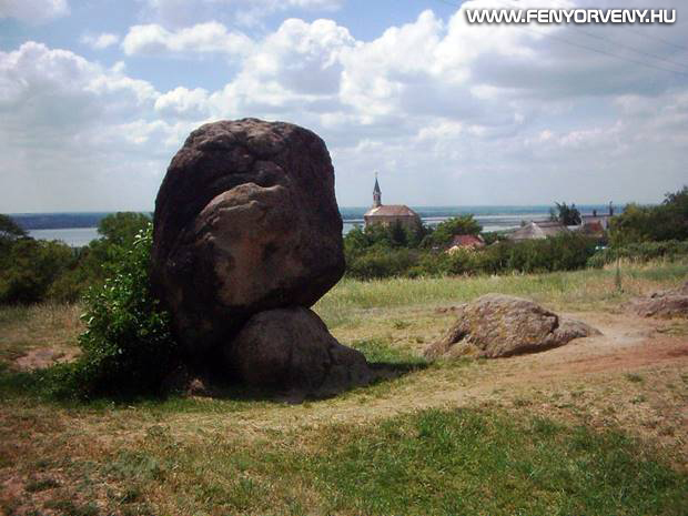 A magyar Stonehenge rejtélyei - A pákozdi ingókövek nyomában