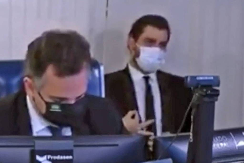 Polícia conclui que assessor de Bolsonaro fez gesto de conotação racista no Senado