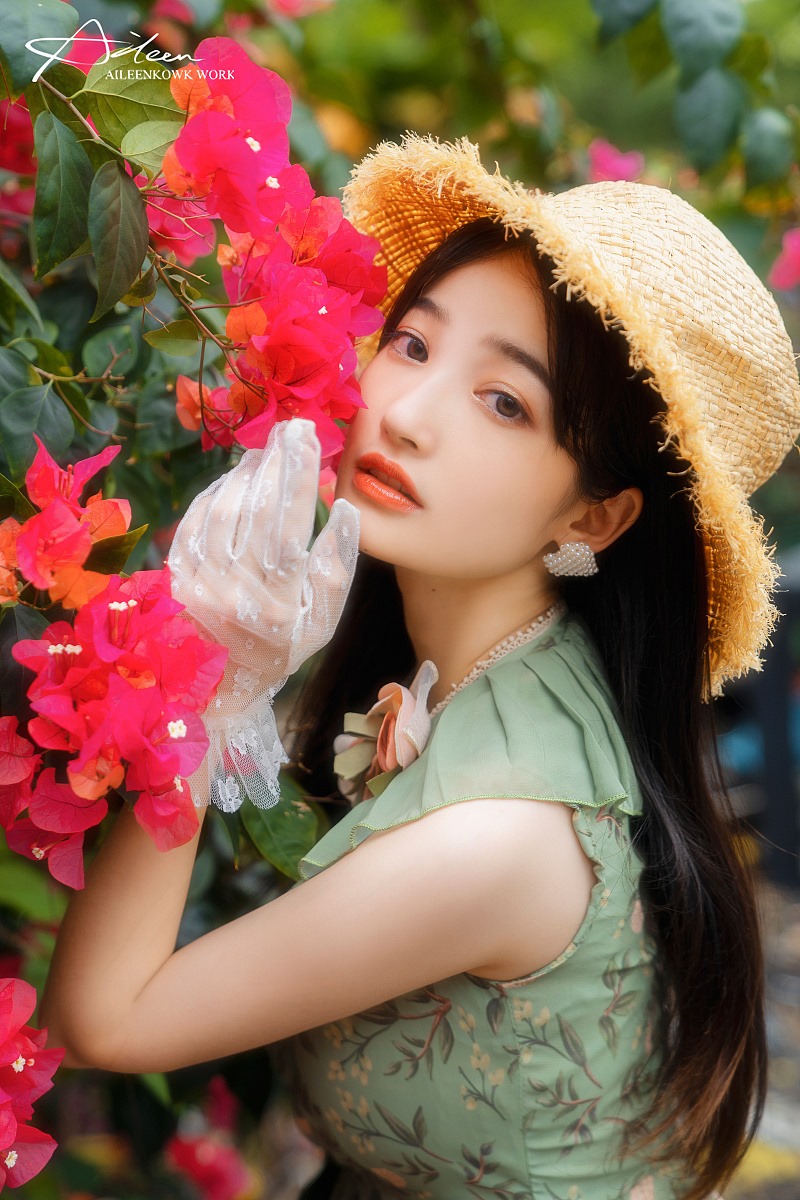 Image-Chinese-Cute-Girl-Young-Girl-under-flower-frame-TruePic.net