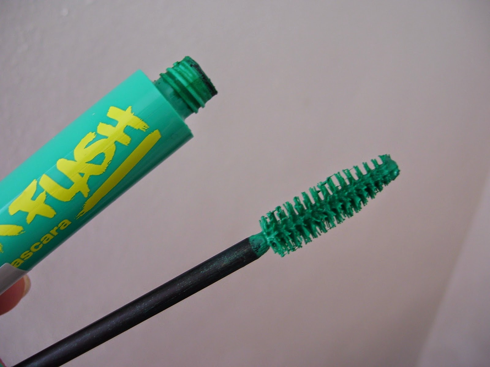 REVIEW Essence Colour Flash mascara Aishettina