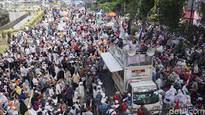 Makin Sore, Massa Aksi Kawal MK Meluber hingga Kemenko Polhukam