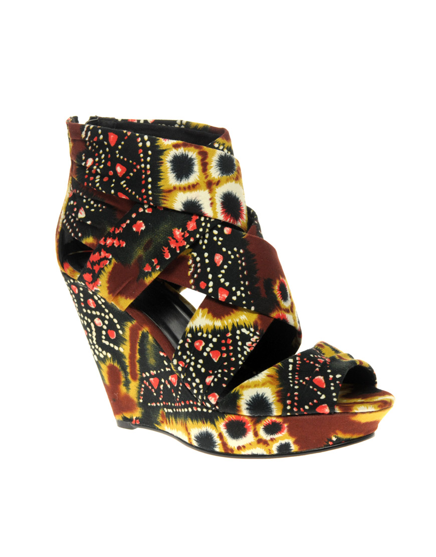 to StyleAfrique Totally Amazing African Prints