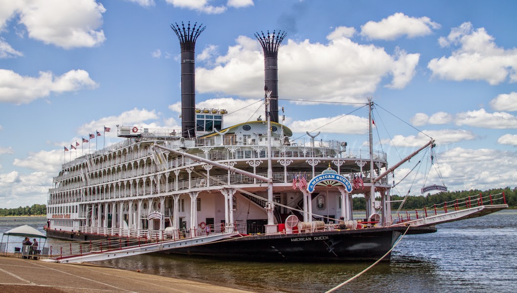 Mark D. McCoy Photography American Queen and Queen of the Mississippi at Paducah