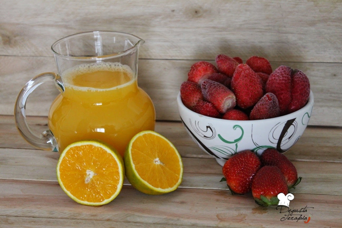 DEGUSTA TERAPIA: SUCO DE LARANJA COM MORANGO EM CAMADAS