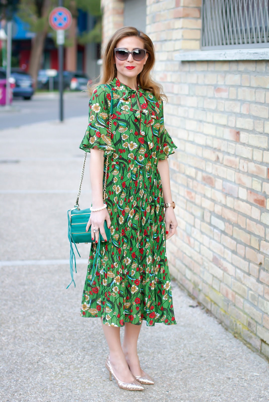 Metisu green pleated midi dress and Giancarlo Paoli shoes on Fashion and Cookies fashion blog, fashion blogger style