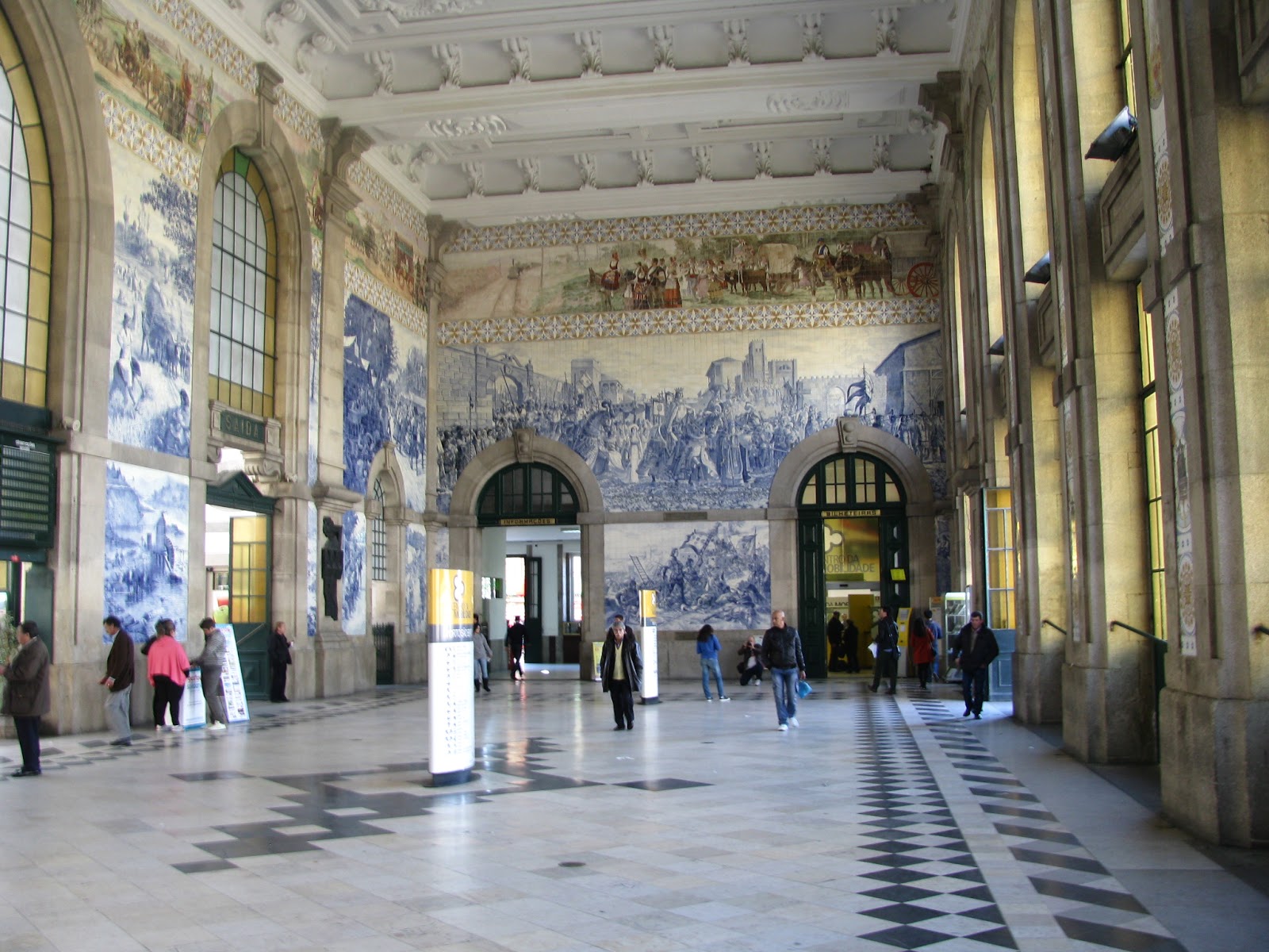 Terra e Mundo Gare de São Bento