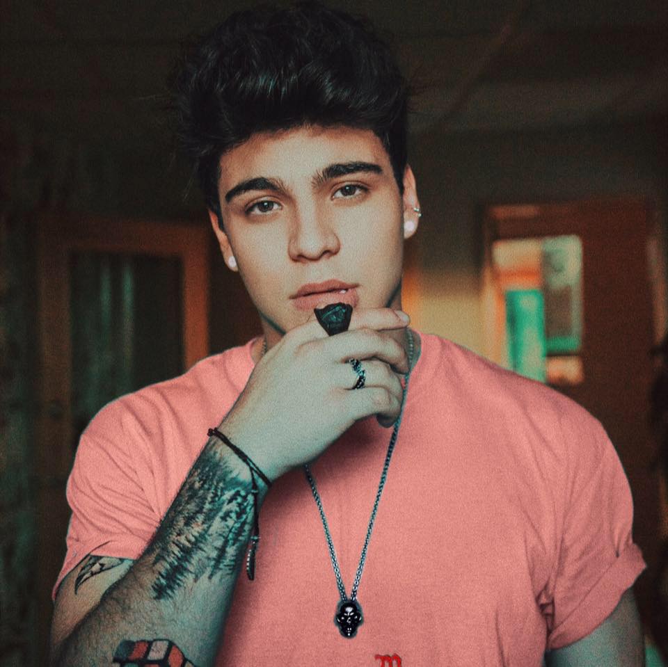 It girls Sebastián Villalobos