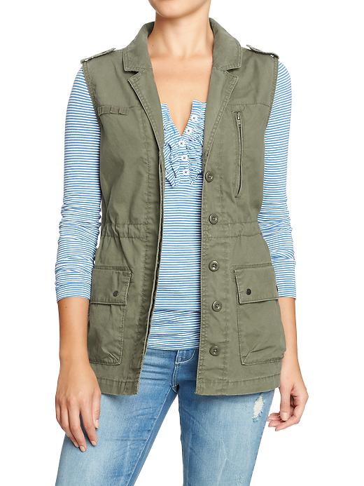 The green sleeveless utility vest is back at Old Navy! )