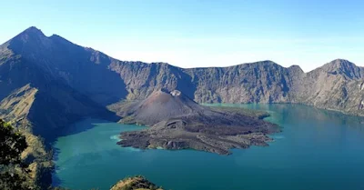 Wisata Pendakian 14 Gunung Api Terindah di Indonesia