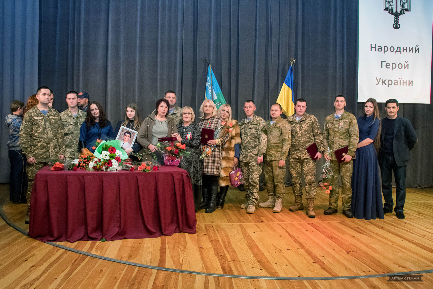 народный герой украины. слава украине фашизм. николай сциборский могила в житомире. день героев украины. день героев украины.