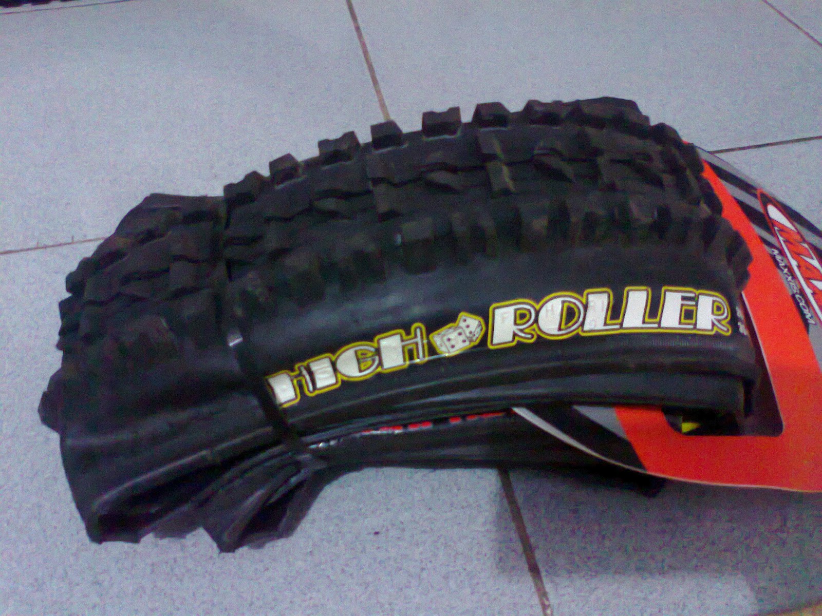 BORN TO BRUISE!: Folker AM 33 & Maxxis High Roller 2.35