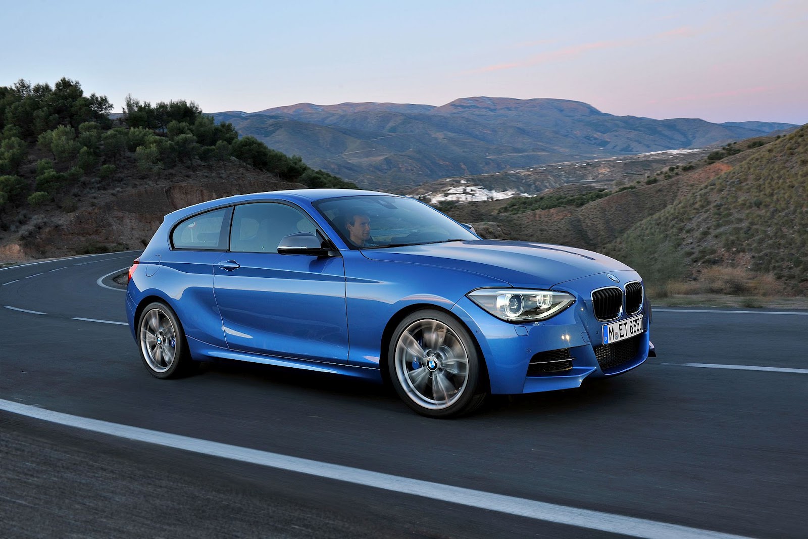 REVEALED 2012 BMW 1 SERIES 3DOOR HATCH Bmw car gallery