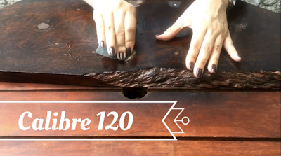 Lo primero que debemos hacer es lijar muy bien la tabla, basta solo con hacerlo en la parte de adelante.