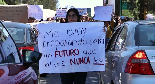 Estudiantes de la Ibero cierran el bulevar del Niño Poblano como parte del movimiento estudiantil