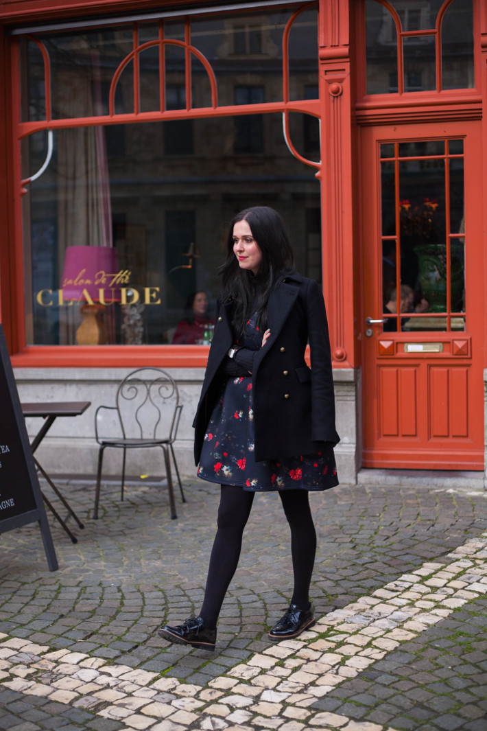 Outfit: black pinafore with tassel brogues - THE STYLING DUTCHMAN.
